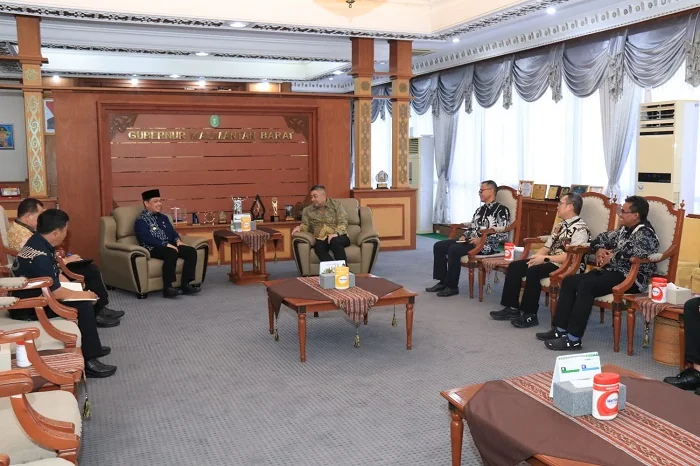 AUDIENSI - Gubernur Kalimantan Barat Ria Norsan saat menerima audiensi Pimpinan Pelindo di ruang kerjanya. pada Jumat (27/2/2026)