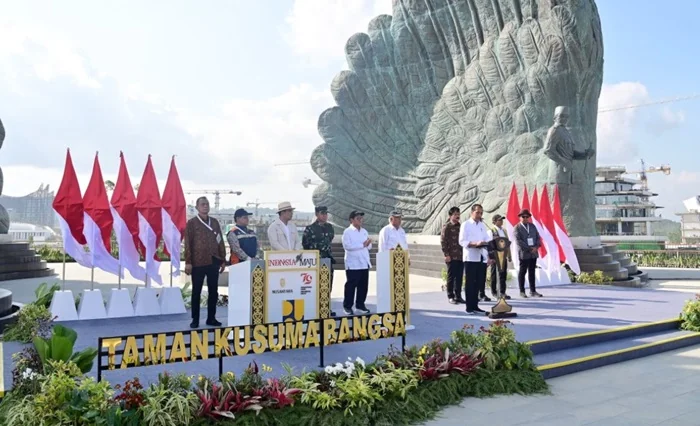 Presiden Joko Widodo meresmikan Taman Kusuma Bangsa yang terletak di kawasan Ibu Kota Nusantara (IKN), Kabupaten Penajam Paser Utara, Provinsi Kalimantan Timur, pada Senin, 12 Agustus 2024. Foto: BPMI Setpres/Muchlis Jr.