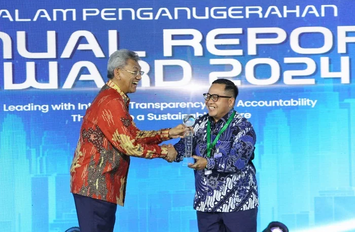 PENGHARGAAN - PT Jamkrindo sukses menyabet Juara Juara 1 Penghargaan Annual Report Award (ARA) 2024 dalam kategori BUMN Non Go Publik Keuangan untuk klaster pendapatan di atas Rp 5 triliun.