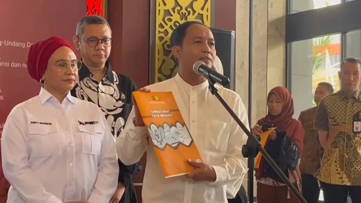 Kemenkum RI terbitkan SK kepengurusan baru PSI periode 2025–2030 hanya dalam satu hari. Raja Juli Antoni sebut langkah cepat ini sebagai bukti kebangkitan PSI dan reformasi birokrasi digital.