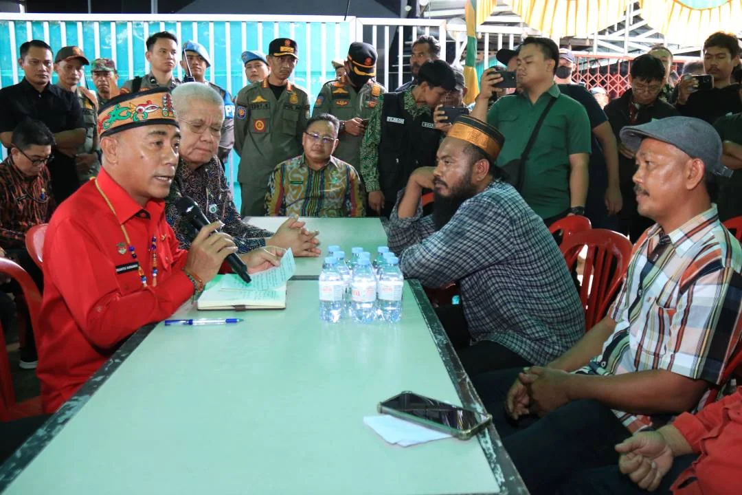 Wagub Kalbar Sebut Pelangsir Solar 'Sebenarnya Tidak Boleh' Namun Ada Saling Pengertian dengan Supir Logistik. (FOTO: ADPIM)