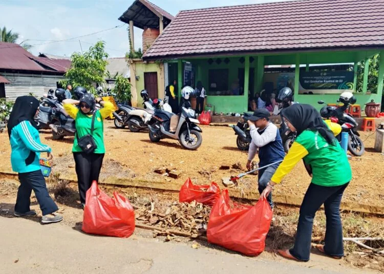 Hakli Tanah Laut melakukan aksi sosial PSN di Gedung Posyandu Beramban (Poros Kalimantan)