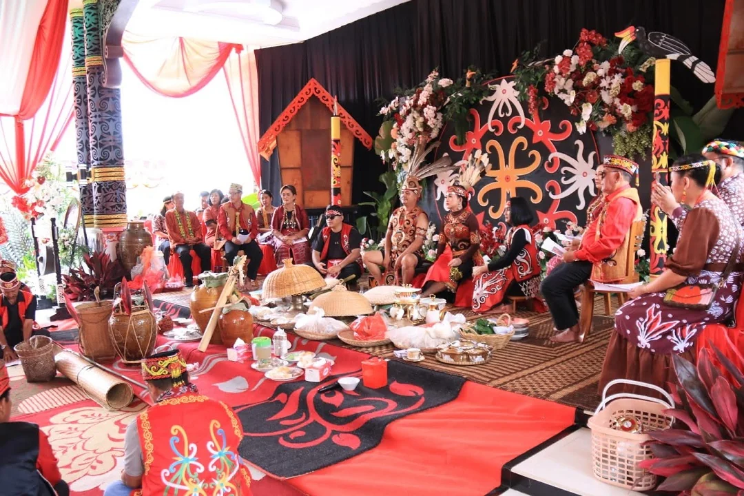 Makna Sakral di Balik Pernikahan Adat Dayak Pompakng Anak Anggota DPR. (FOTO: ADPIM)