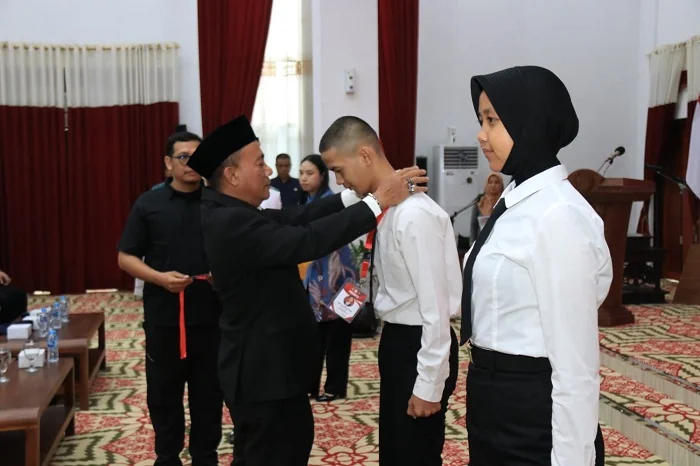 PELANTIKAN  - Wakil Gubernur Kalimantan Barat Krisantus Kurniawan saat melantik Pelaksana Duta Pancasila Paskibraka Indonesia (DPPI) Masa Bakti 2026–2030 sekaligus membuka Pendidikan dan Pelatihan (Diklat) Calon Pasukan Pengibar Bendera Pusaka (Paskibraka
