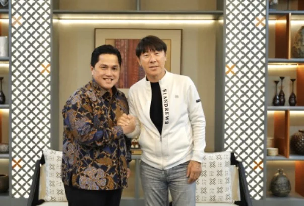 Ketua Umum PSSI Erick Thohir dan STY usai perpanjangan kontrak di Timnas Indonesia.