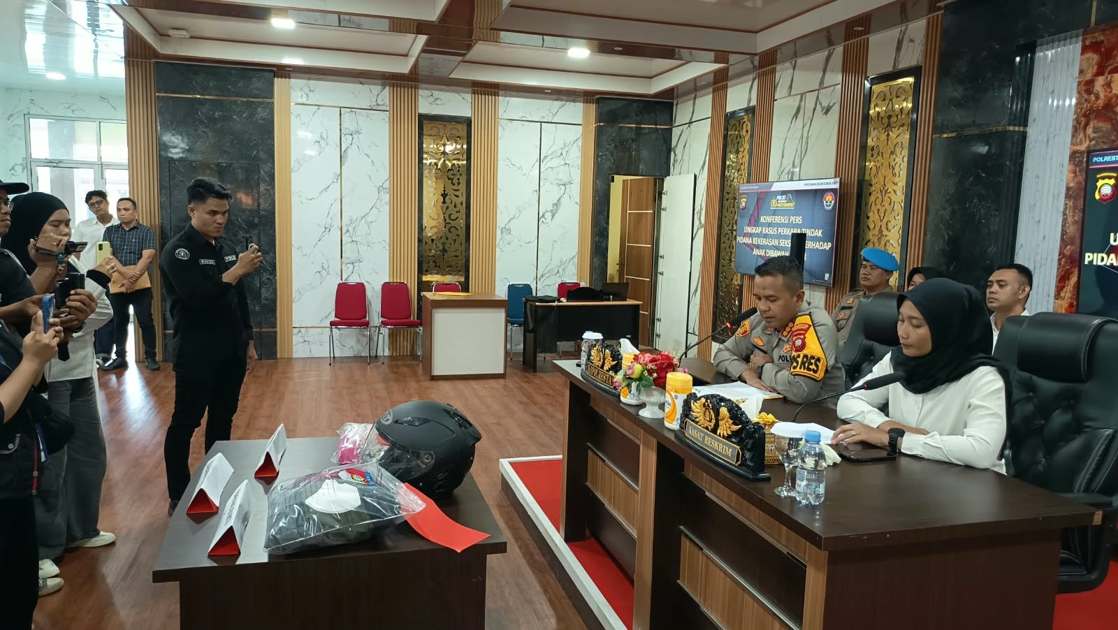 Kapolresta Pontianak, Kombes Pol Endang Tri Purwanto saat sesi konferensi pers di Mapolresta Pontianak, Rabu (28/10/2026)