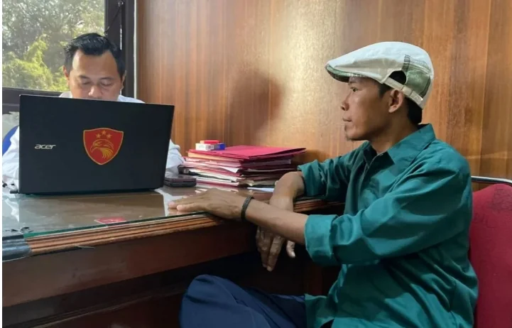 Direktur Wahana Lingkungan Hidup (Walhi) Kalimantan Barat, yang juga seorang aktivis lingkungan, memberikan keterangan kepada Pengamanan Internal (Paminal) Polda Kalbar terkait dugaan keterlibatan oknum aparat penegak hukum (APH) dalam aktivitas penambang
