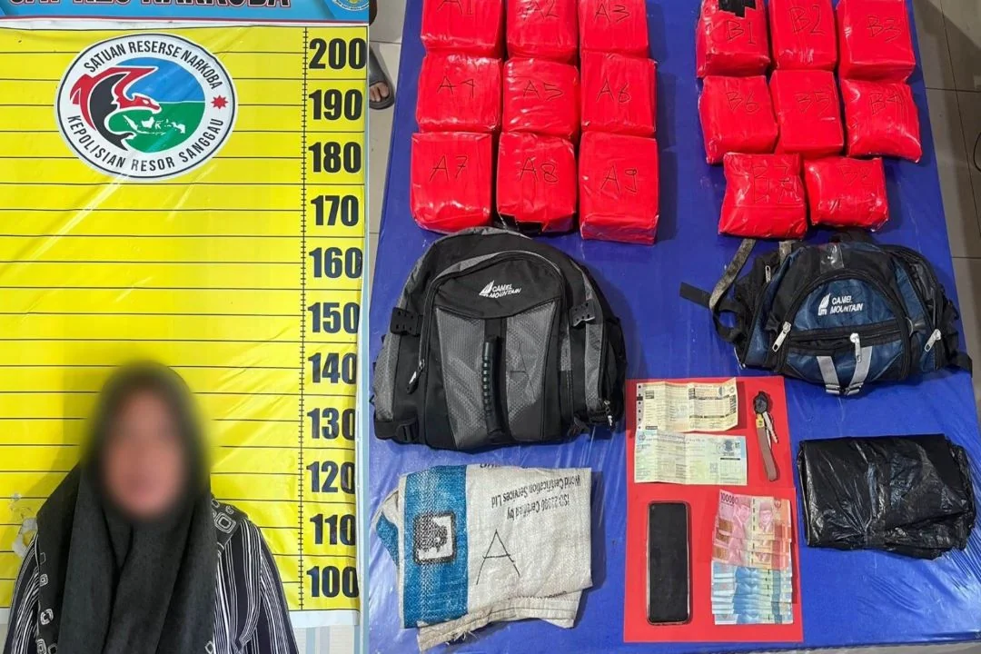 Penyelundupan 18,5 Kg Sabu Lintas Batas Gagal, Polres Sanggau Amankan Kurir Perempuan. (FOTO: HUMAS POLRES)