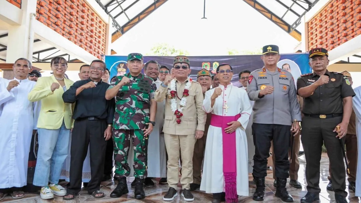 Gubernur Kalimantan Tengah H. Agustiar Sabran meresmikan Jalan Salib di Catholic Center Palangka Raya. Acara ini menjadi simbol toleransi dan kebersamaan antarumat beragama sekaligus penguatan budaya damai di Bumi Tambun Bungai. Foto: MMCKalteng