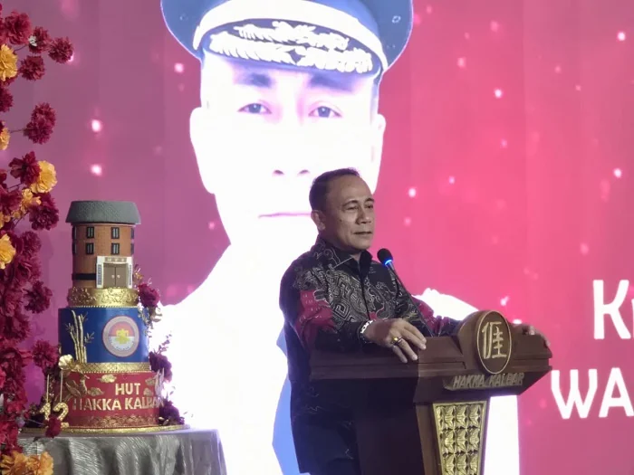 SAMBUTAN - Wakil Gubernur Kalimantan Barat Krisantus Kurniawan memberikan sambutan pada kegiatan Hari Ulang Tahun (HUT) ke-12 Hakka Kalimantan Barat di Rumah Hakka "Tulou" Kalimantan Barat, Kabupaten Kubu Raya, Minggu (12/7/2026).