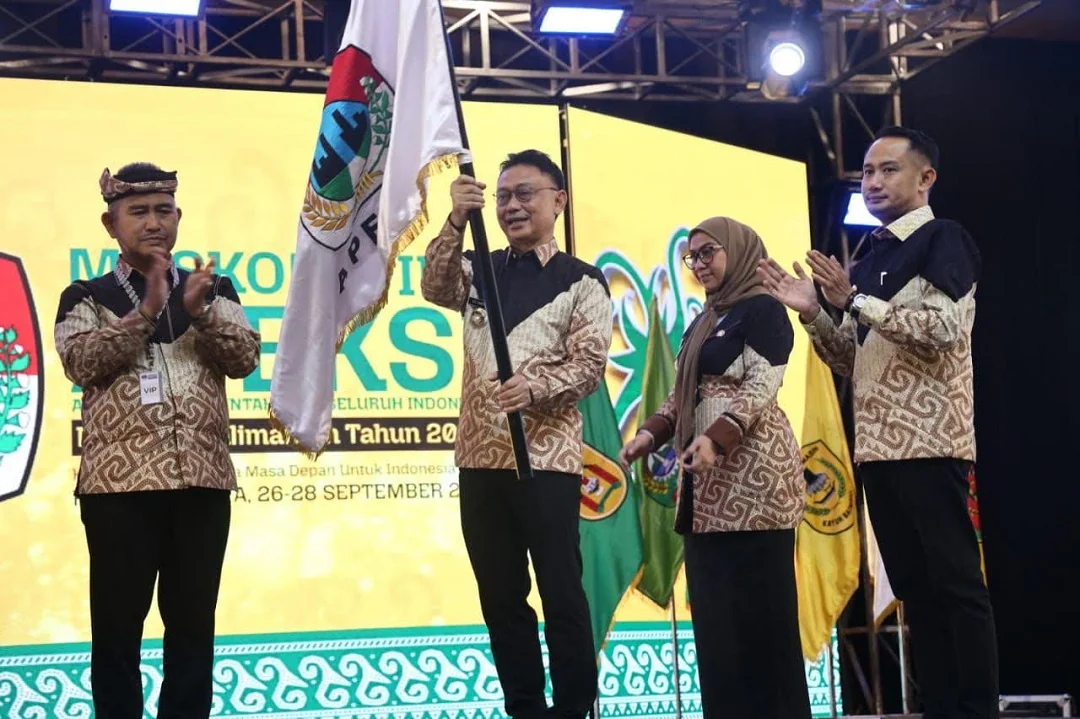 Ketua APEKSI Kalimantan Edi Kamtono Ajak Pemkot Bersatu Hadapi Tantangan Fiskal dan Pemotongan Dana Pusat. (FOTO: PROKOPIM)