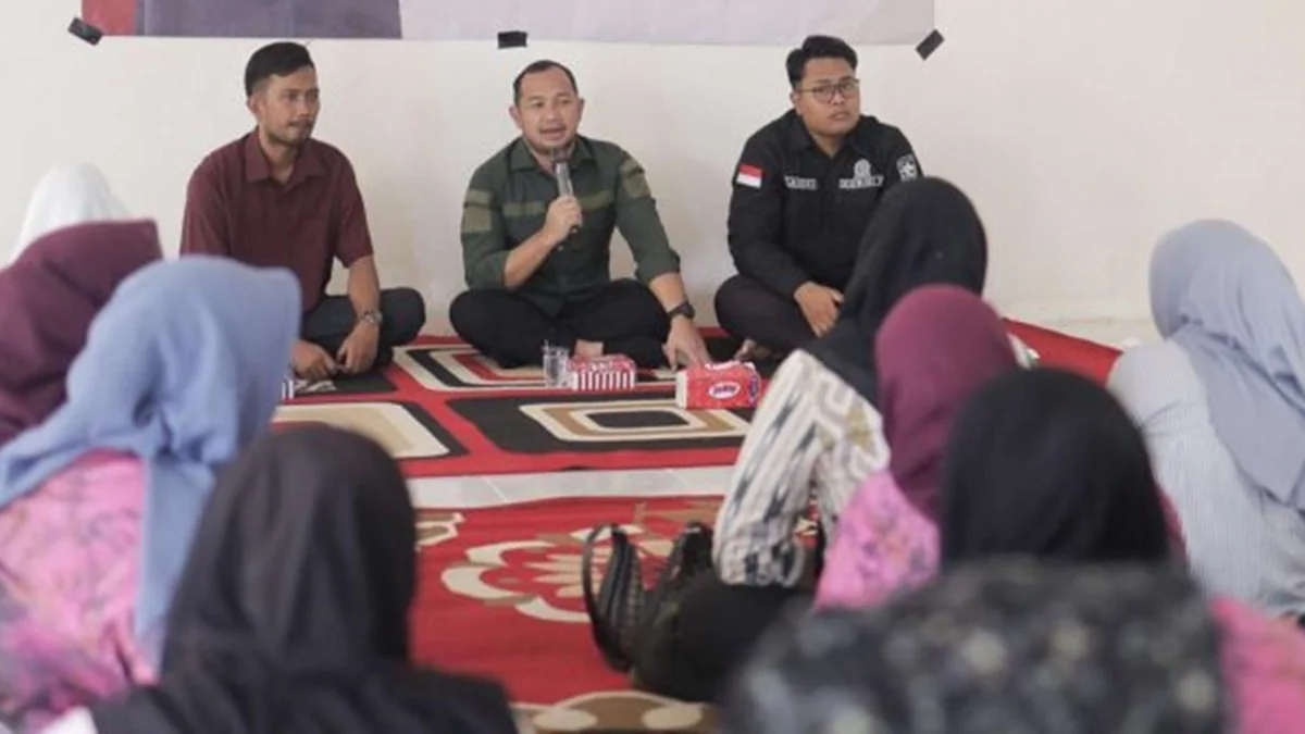 Wakil Ketua DPRD Kalimantan Selatan, H. Alpiya Rahman, menyerap aspirasi masyarakat perbatasan di Kotabaru.