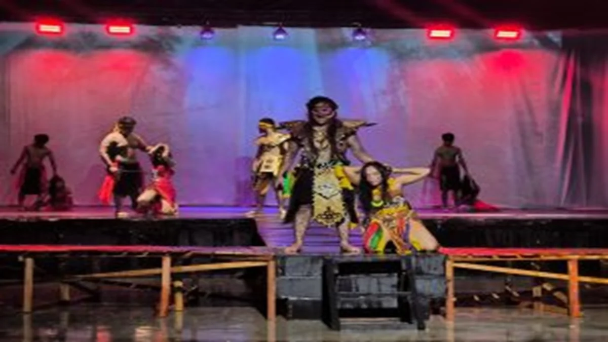 Opera Dayak Nyai Nyalong Apoi 2 tampil megah di Taman Budaya Kalteng, menyatukan seni, sejarah, dan identitas Dayak. Foto: Disparbudpora Kota Palangka Raya