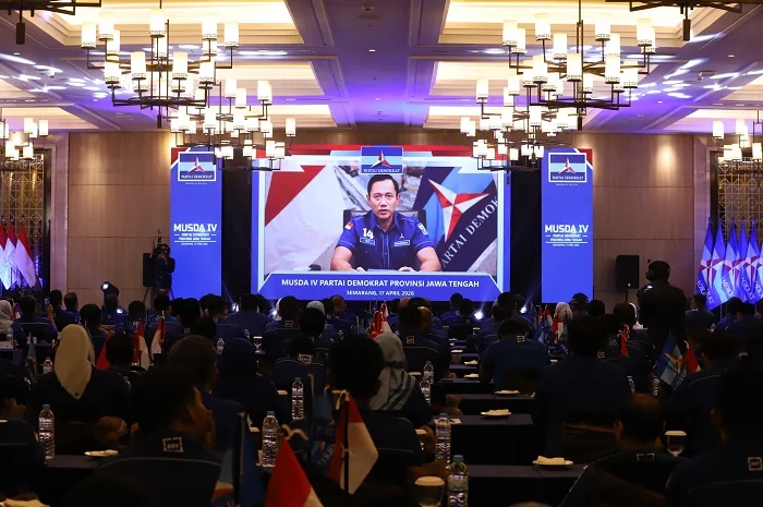 ARAHAN - Ketua Umum Partai Demokrat, Agus Harimurti Yudhoyono (AHY) saat memberikan arahan melalui telekonferensi pada Musda IV Partai Demokrat Provinsi Jateng yang digelar di Hotel Tentrem, Kota Semarang, Jumat 17 April 2026/Istimewa.