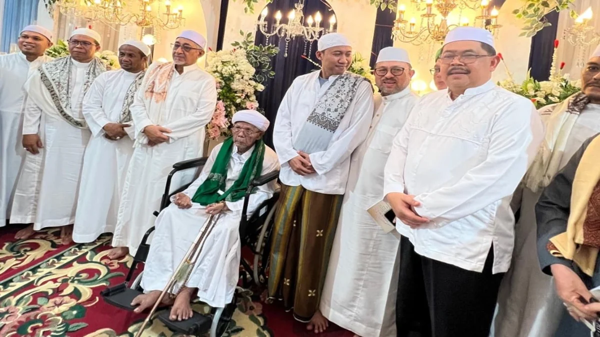 Pemprov Kalimantan Selatan melalui Plt. Asisten Pemerintahan M. Muslim menghadiri Haul Syekh Abdul Qadir Al-Jailani di Banjar. Foto: MC Kalsel