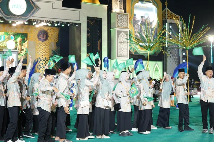MTQ - Parade Kafilah pada acara pembukaan Musabaqah Tilawatil Qur'an (MTQ) XXXIV Tingkat Provinsi Kalimantan Barat di Sukadana, Kabupaten Kayong Utara, Minggu (2/8/2026)