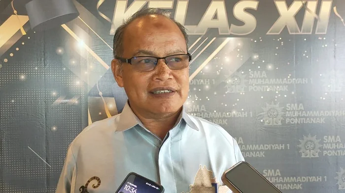 Ketua Majelis Pendidikan Dasar, Menengah, dan Pendidikan Nonformal (Dikdasmen dan PNF) Pimpinan Wilayah (PW) Muhammadiyah Kalimantan Barat, Amrozi Zakso saat ditemui pada Pelepasan siswa-siswi kelas XII SMA Muhammadiyah 1 Pontianak yang digelar di Ballroo