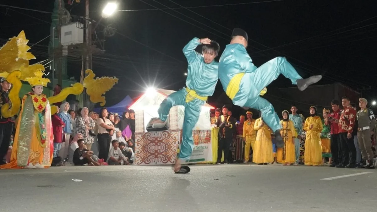 Folk Carnival Benuanta Fest 2K25 memukau ribuan warga di Tanjung Selor dengan parade budaya spektakuler yang menampilkan kekayaan adat dan kreativitas masyarakat Kalimantan Utara. Foto: BIRO ADPIM