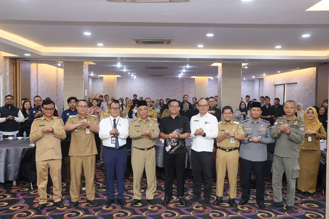 Sekretaris Daerah Kota Pontianak Amirullah saat membuka sosialisasi pajak dan HLM TP2DD. (FOTO: DISKOMINFO)