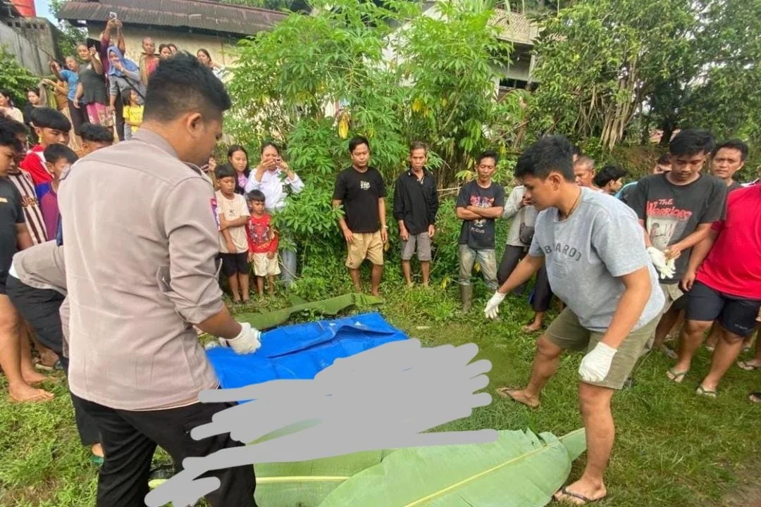 Pengendara Motor Tewas Tabrak Truk yang Hendak Menyeberang, Kecelakaan Maut di Jalan Sekadau-Sanggau. (FOTO: HUMAS POLRES)