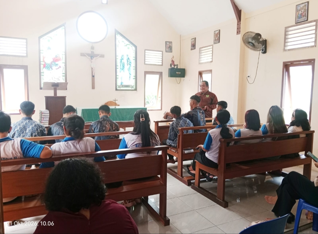Penyuluh Agama Katolik BIMAS Katolik Kementerian Agama Kota Pontianak Yacobus Juliannelis, S.T., M.Sos. memberikan Bimbingan dan Penyuluhan bagi anak-anak di LPKA Sungai Raya bersama WKRI Cabang Santa Sesilia dan DPD Kalbar.
