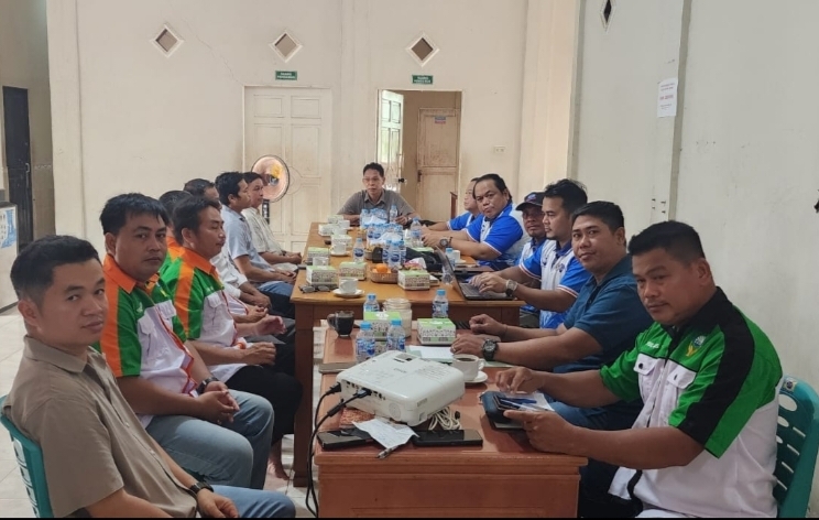 Pertemuan PUSKOP CU BORNEO dengan CU Lawang Kwari Mandiri (LKM) di Kantor Pusat CU LkM Kota Kabupaten Sekadau.