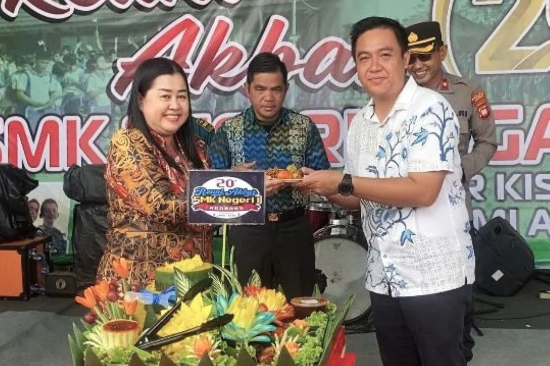 Penuh Haru dan Meriah: Reuni Akbar Dua Dekade SMK Negeri 1 Ngabang Sukses Satukan Ribuan Alumni Lintas Angkatan 2005-2025. (FOTO: HENDRI M PONTV)