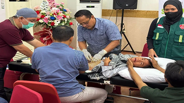 KHITANAN - Kolaborasi Dompet Ummat dan PKK Pontianak, 100 Anak Jalani Khitan Massal Gratis