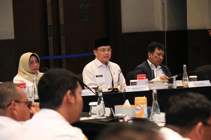 KONSULTASI PUBLIK - Gubernur Kalimantan Barat, Ria Norsan saat menghadiri konsultasi publik rancangan Peraturan Menteri Koordinator Bidang Perekonomian terkait perubahan daftar Proyek Strategis Nasional (PSN) di wilayah Kalimantan Barat di Hotel Novotel P