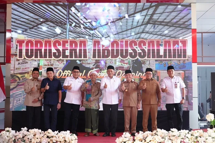 PERESMIAN - Ria Norsan bersama Ferry Juliantono menghadiri Grand Opening Toko Rakyat Serba Ada (TORASERA) Abdussalam di Jalan Poros Durian, Desa Durian, Kecamatan Sungai Ambawang, Kabupaten Kubu Raya, Senin (9/2/2026).