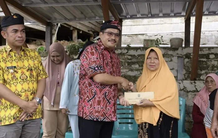 Togap Simangunsong beri bantuan kepada korban kebakaran di Tarakan.