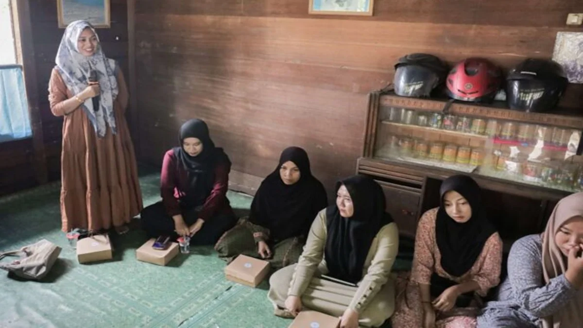 Wakil Ketua DPRD Kalimantan Selatan H. Kartoyo menutup reses masa sidang ke-3 di Hulu Sungai Selatan. Dalam dialog bersama warga, ia menyoroti kebutuhan perbaikan jalan, penerangan, dan solusi atas dampak banjir akibat luapan irigasi Amandit.