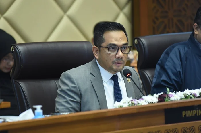 Ketua Komisi II DPR RI, Muhammad Rifqinizamy Karsayuda saat memimpin rapat kerja Komisi II DPR dengan Otorita IKN, di ruang rapat Komisi II DPR RI, Senayan, Jakarta, Rabu (30/10/2024). Foto: Jaka/vel.
