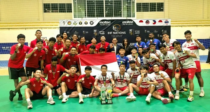 Tim Youth dan Yunior putra melakukan selebrasi usai berhasil meraih medali perunggu dan perak di IHF Trophy yang digelar di Chonburi, Thailand 21 - 25 Oktober 2026