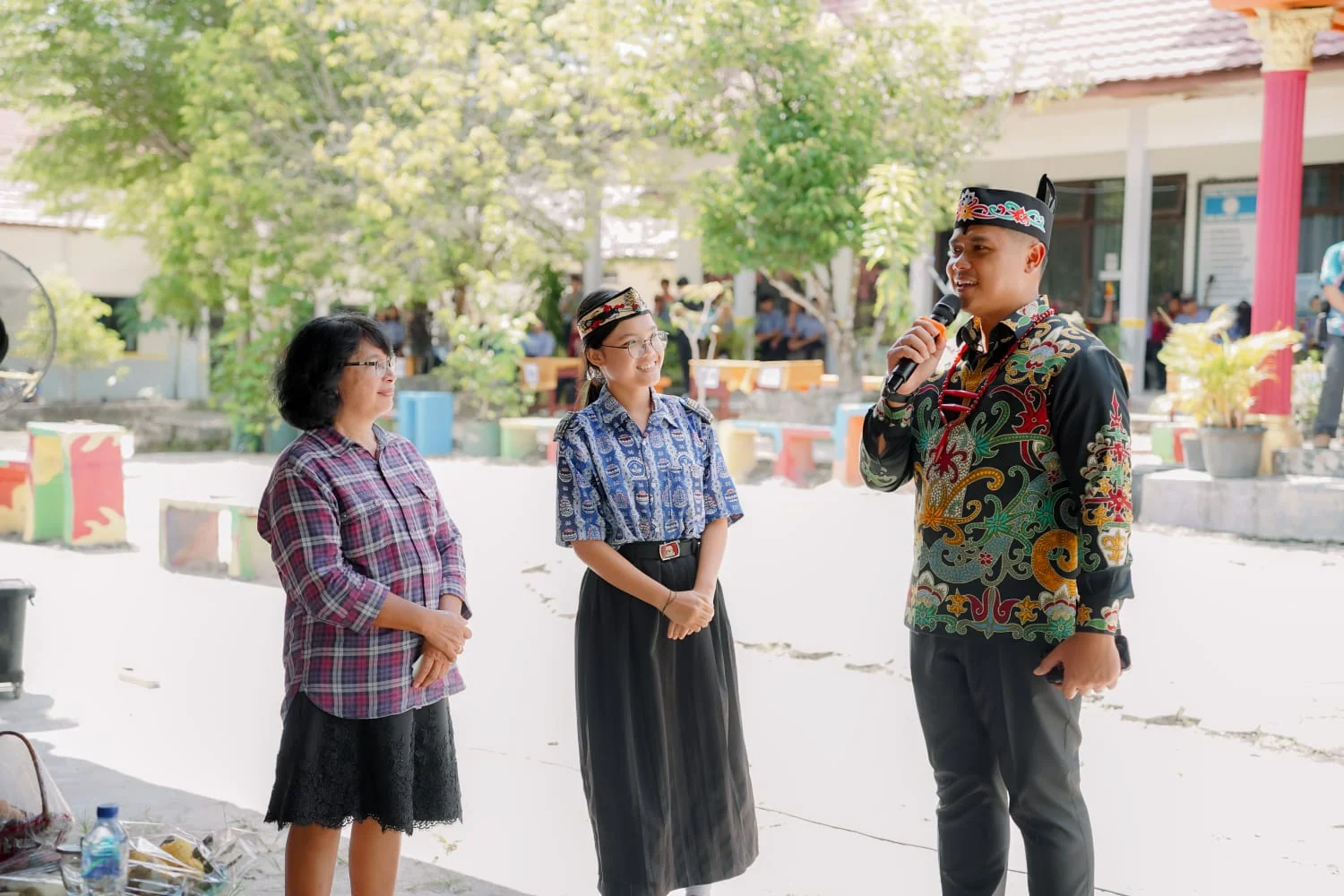 Pemprov Kalimantan Tengah dibawah kepemimpinan H. Agustiar Sabran dan Wagub H. Edy Pratowo terus membuktikan komitmennya memajukan dunia pendidikan hingga ke pelosok daerah. Hal ini dirasakan langsung oleh Novelyn Clearesta, salah satu peserta didik di SM