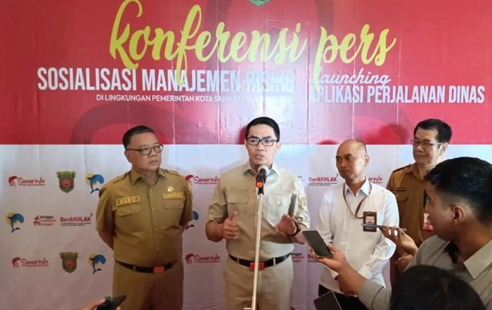 Wali Kota Samarinda Andi HArun Konferensi Pers terkait aplikasi Simperjadin.