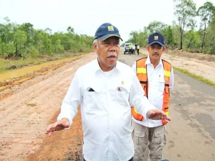 Kepala Otorita IKN Basuki Hadimuljono menjelaskan terkait tanah clay shale (IKN POS)