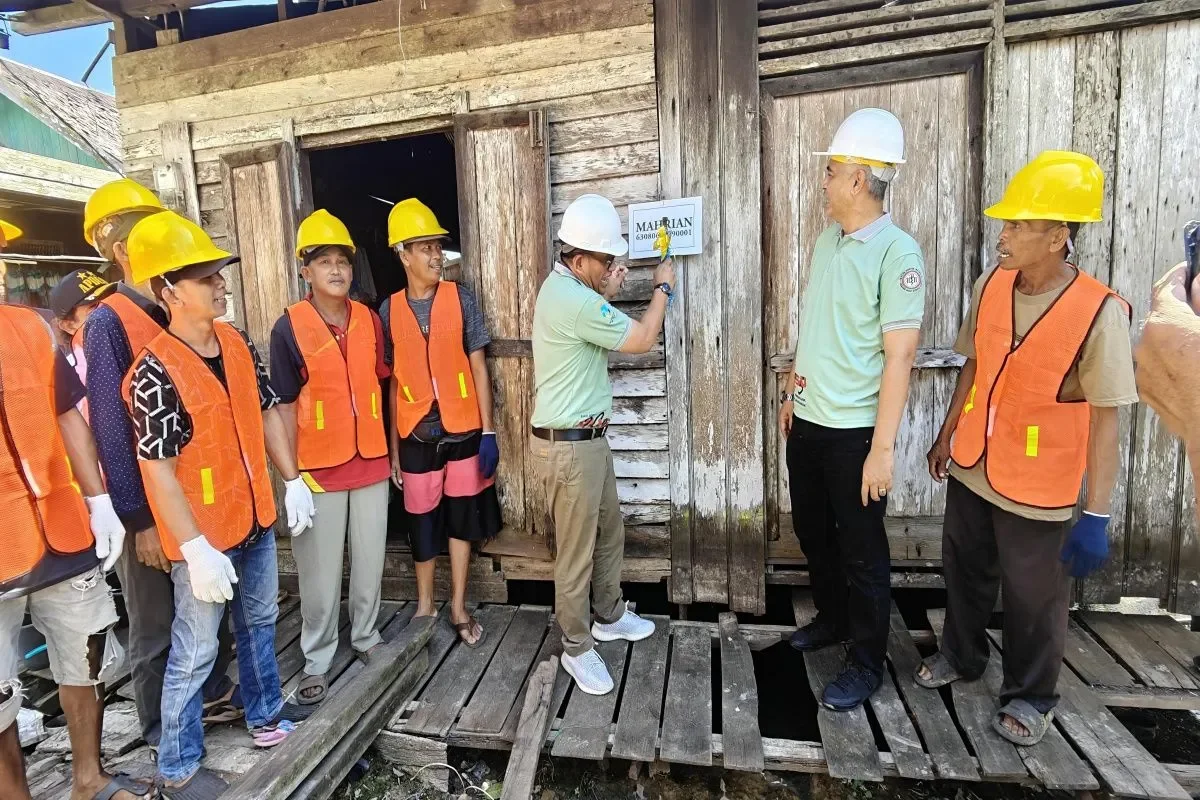 Bupati HSU tinjau bedah rumah di Desa Jalan Lurus