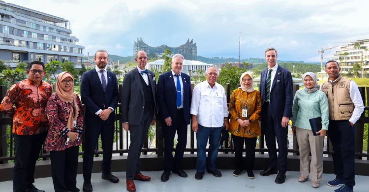 Kepala OIKN Basuki Hadimuljono Kepala Otorita Ibu Kota Nusantara (IKN), Basuki Hadimuljono, menerima kunjungan delegasi Parlemen Swedia dari kelompok persahabatan Swedia-Indonesia di Galeri UMKM (Int)