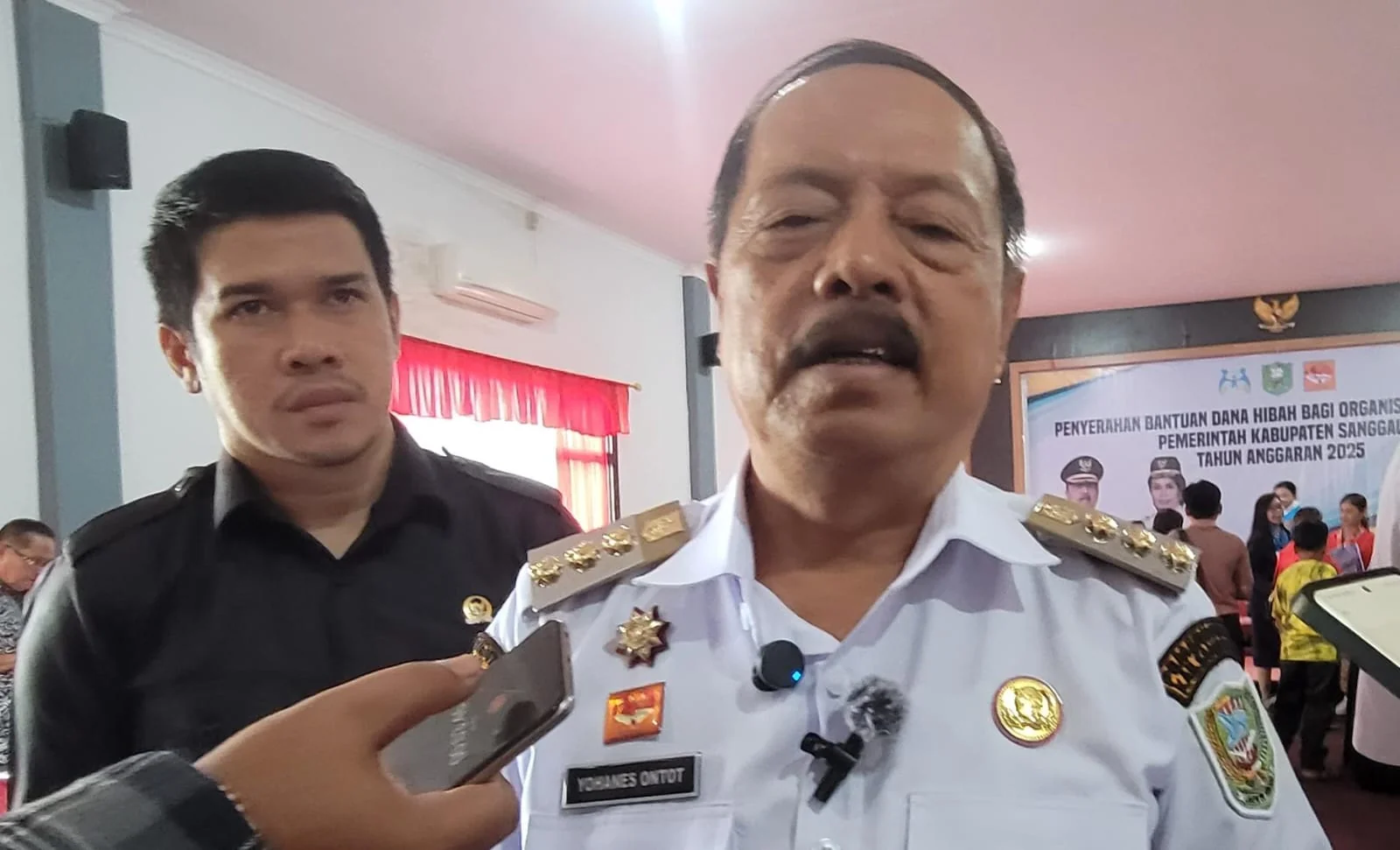 Istimewa - Bupati Sanggau, Yohanes Ontot.