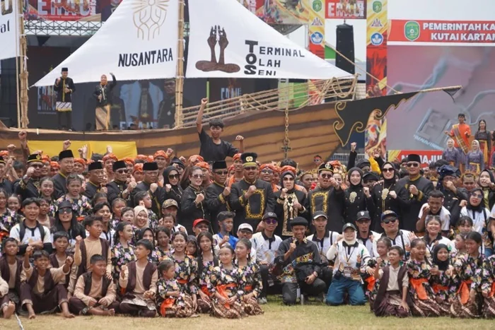 Sultan Ing Martadipura Buka ERAU Adat Kutai Pelas Benua 2024.