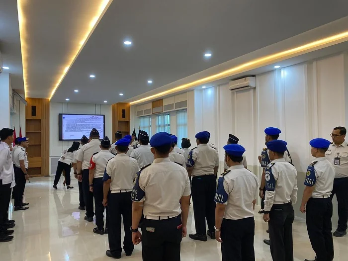 IKRAR - Personel Direktorat Jenderal Pemasyarakatan (Ditjenpas) Kalimantan Barat menyatakan saat membacakan ikrar bersama untuk perang terbuka terhadap segala bentuk praktik ilegal di lingkungan Lembaga Pemasyarakatan (Lapas), Rumah Tahanan (Rutan), dan B