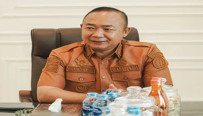 Bupati Ketapang Alexander Wilyo