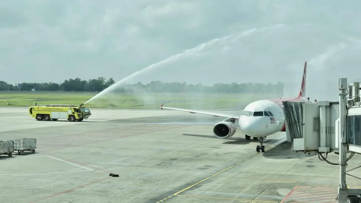Ketua DPRD Kalsel H. Supian HK menyambut penerbangan perdana rute Banjarmasin–Kuala Lumpur dari Bandara Syamsuddin Noor. Penerbangan ini diharapkan mendorong ekonomi dan pariwisata Kalimantan Selatan ke level internasional.