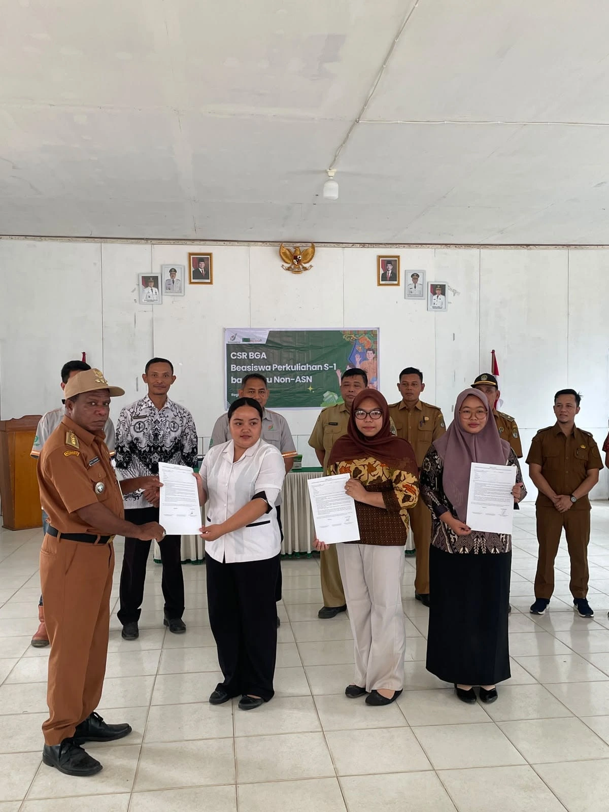 Pemberian beasiswa S-1 bagi Guru Non-ASN oleh BGA.