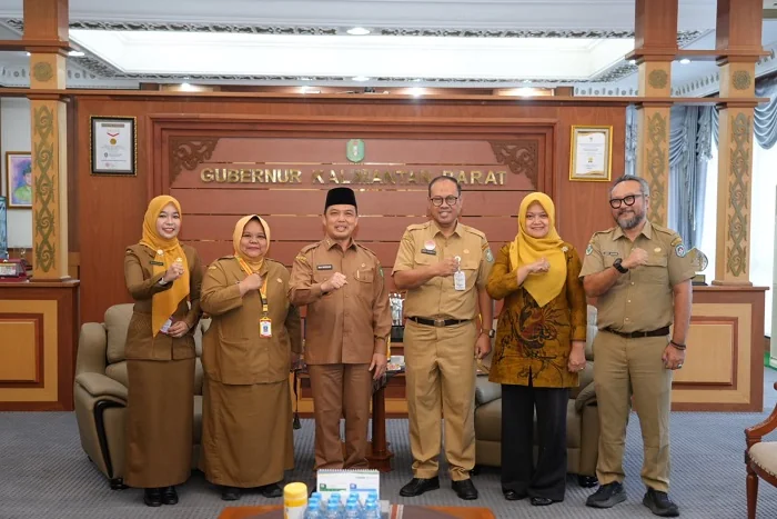 AUDIENSI -Gubernur Kalimantan Barat, Ria Norsan, saat menerima audiensi panitia Rakernas ARSADA Kalbar di ruang kerjanya, Selasa (26/5/2026).