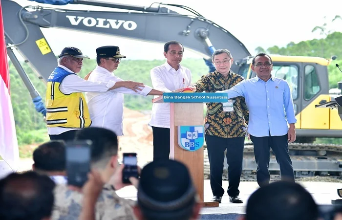 Presiden RI Joko Widodo pada peletakan batu pertama (groundbreaking) Bina Bangsa School Nusantara, di Ibu Kota Nusantara, Kabupaten Penajam Paser Utara, Provinsi Kalimantan Timur, Rabu (05/06/2024). (Foto: BPMI Setpres/ Rusman).