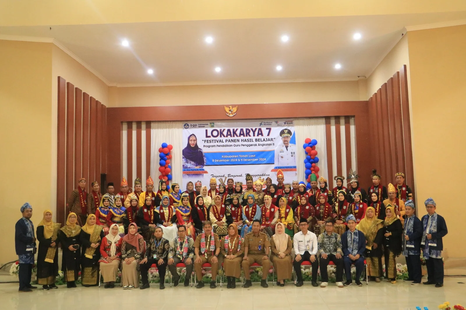 Sebanyak 49 Calon Guru Penggerak (CGP) Angkatan 11 mengikuti Lokakarya 7 Festival Panen Hasil Belajar Program Pendidikan Guru Penggerak yang berlangsung di Gedung Pusat Pembelajaran Terpadu Ainun Habibie, MAN IC Tanah Laut. Kegiatan ini berlangsung selama