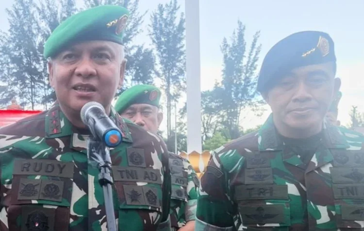 Pangdam VI/ Mulawarman baru Mayjen TNI Rudy Rachmat Nugraha menggantikan Letjen TNI Tri Budi Utomo (ANTARA)