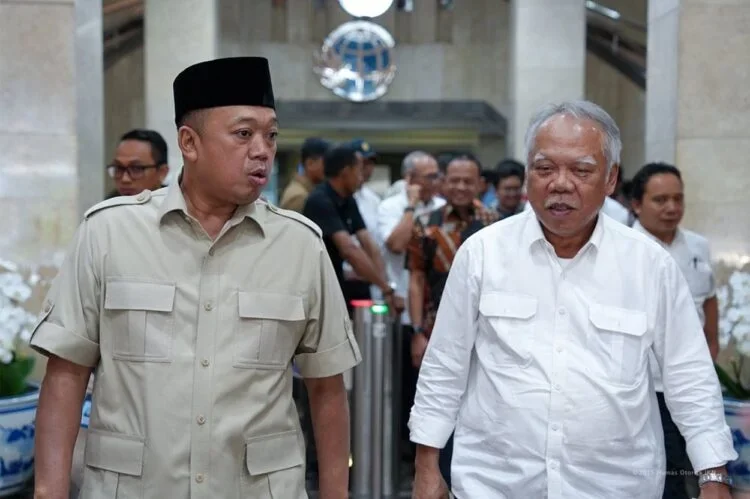 Kepala OIKN dan Menteri ATR /BPN Nusron Wahid sedang membahas legalitas 52 ribu hektar lahan di IKN (Foto :@basukihadimuljono/IG)
